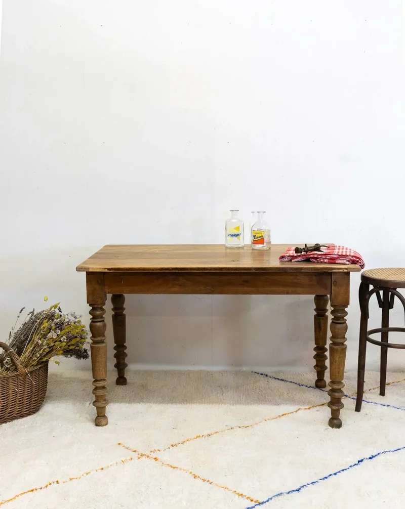 Romy, la table à manger en bois N°527