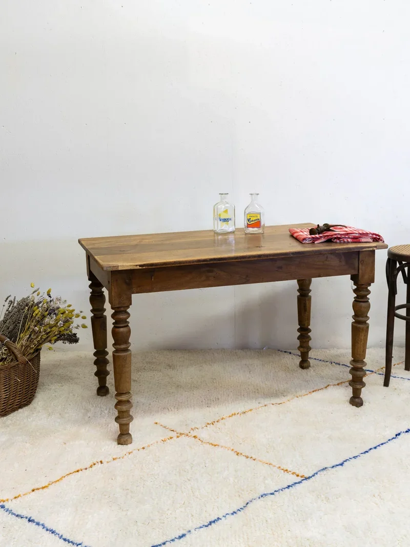 Romy, la table à manger en bois N°527