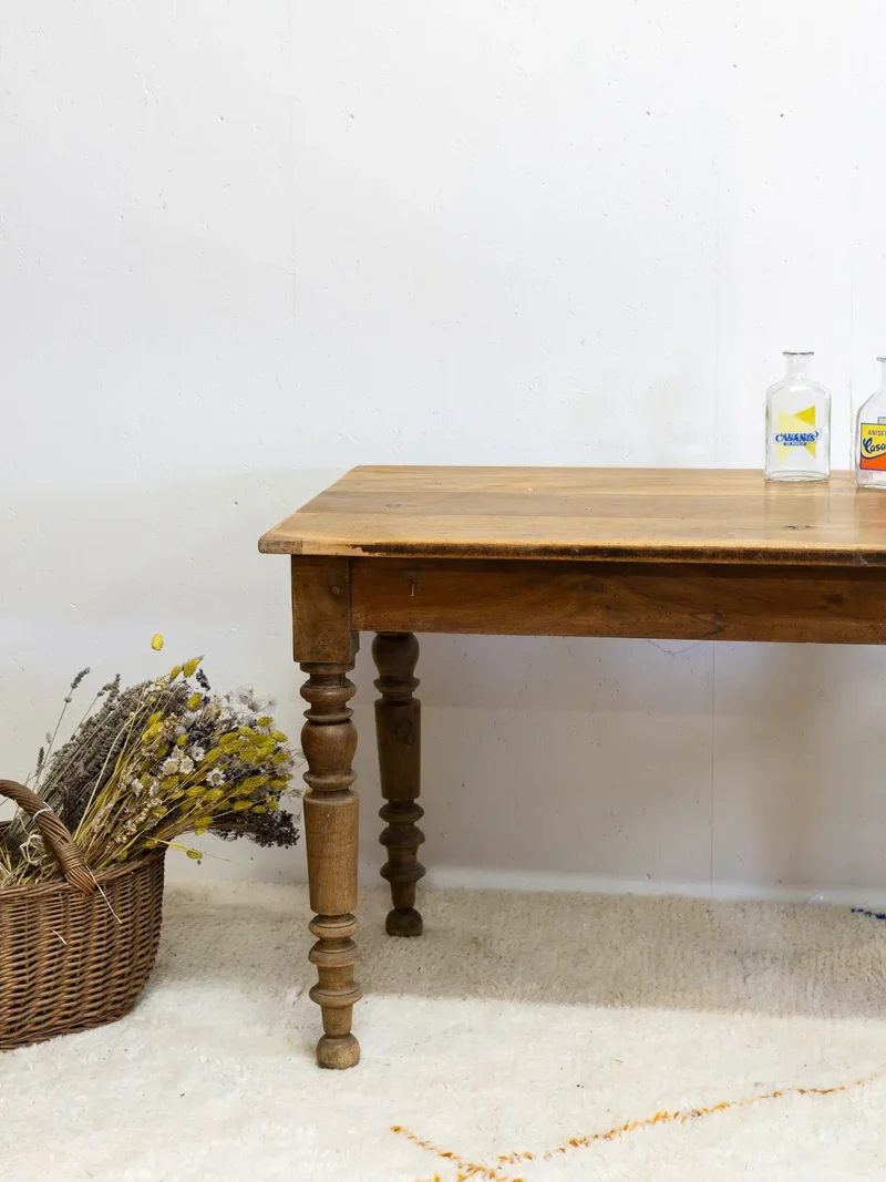 Romy, la table à manger en bois N°527
