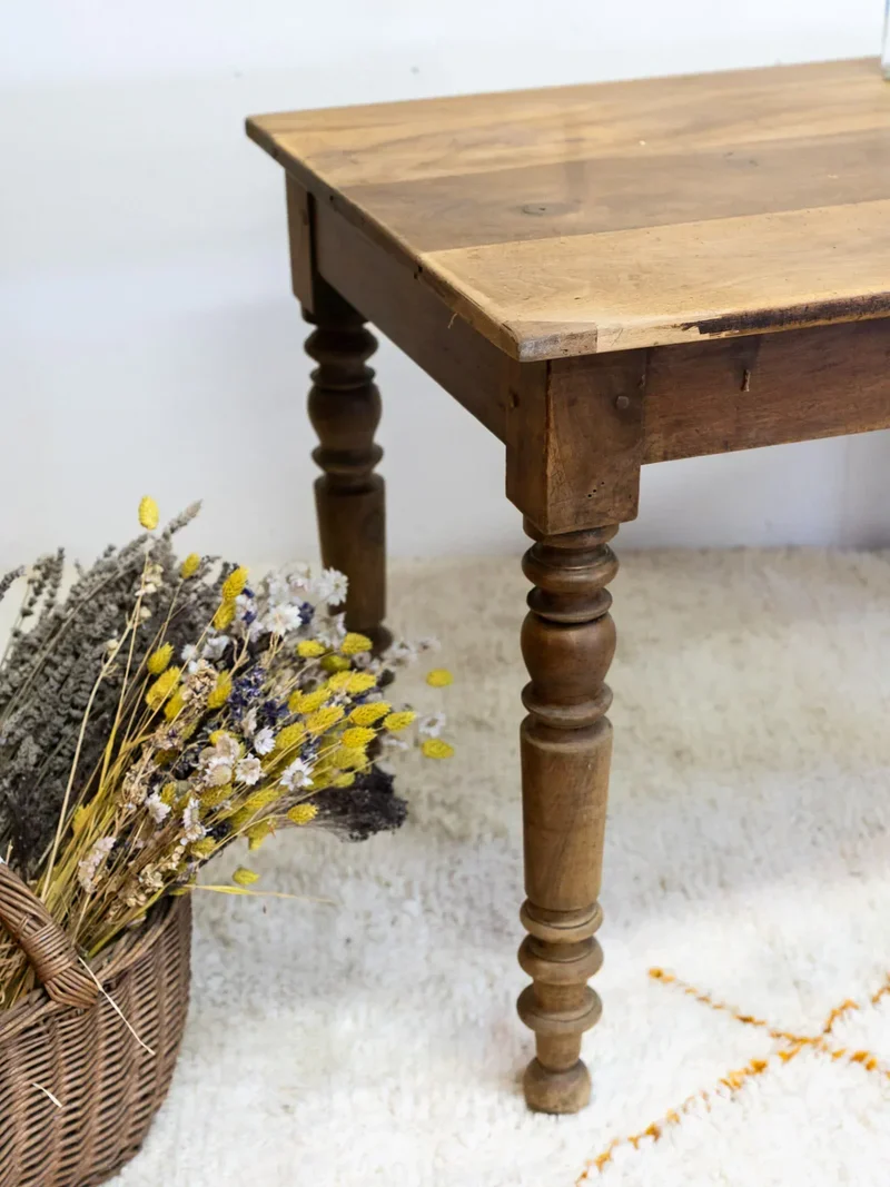 Romy, la table à manger en bois N°527