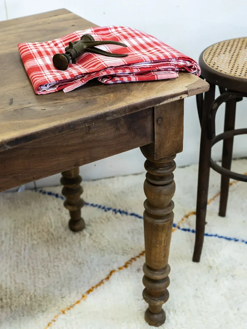Romy, la table à manger en bois N°527