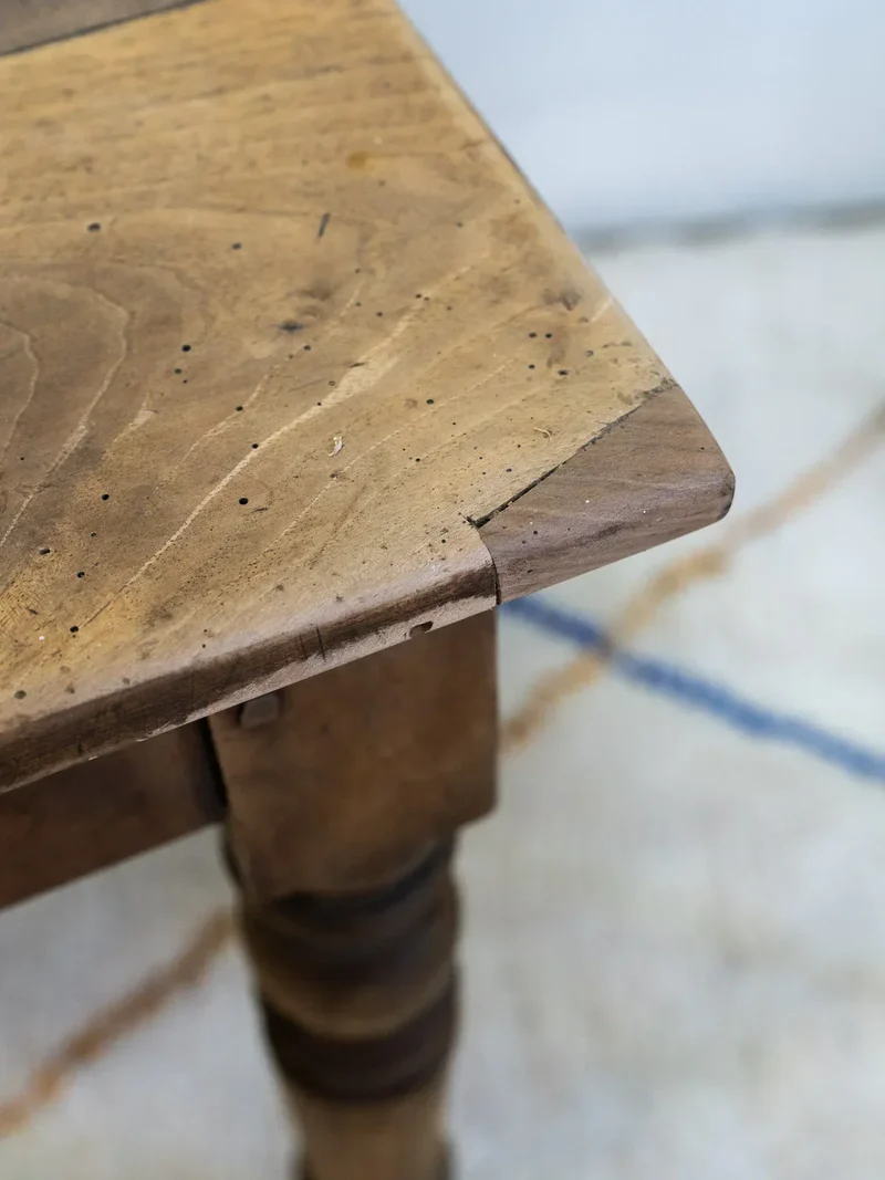 Romy, la table à manger en bois N°527