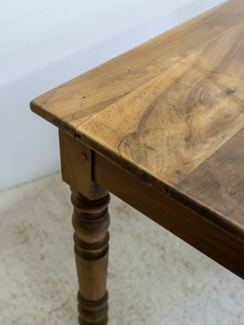 Romy, la table à manger en bois N°527