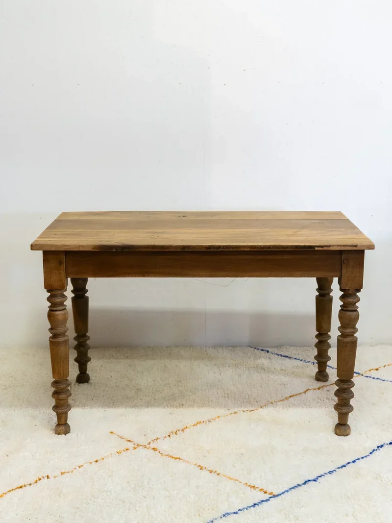 Romy, la table à manger en bois N°527