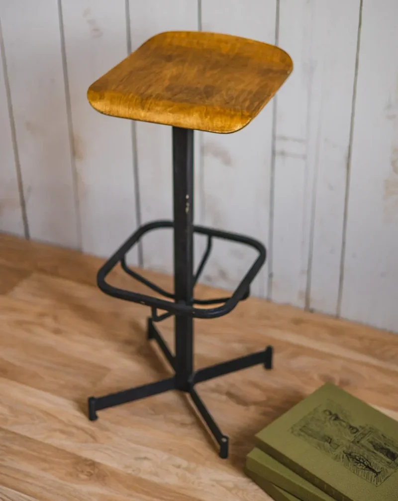 Gaston, le tabouret de bar en métal N°123