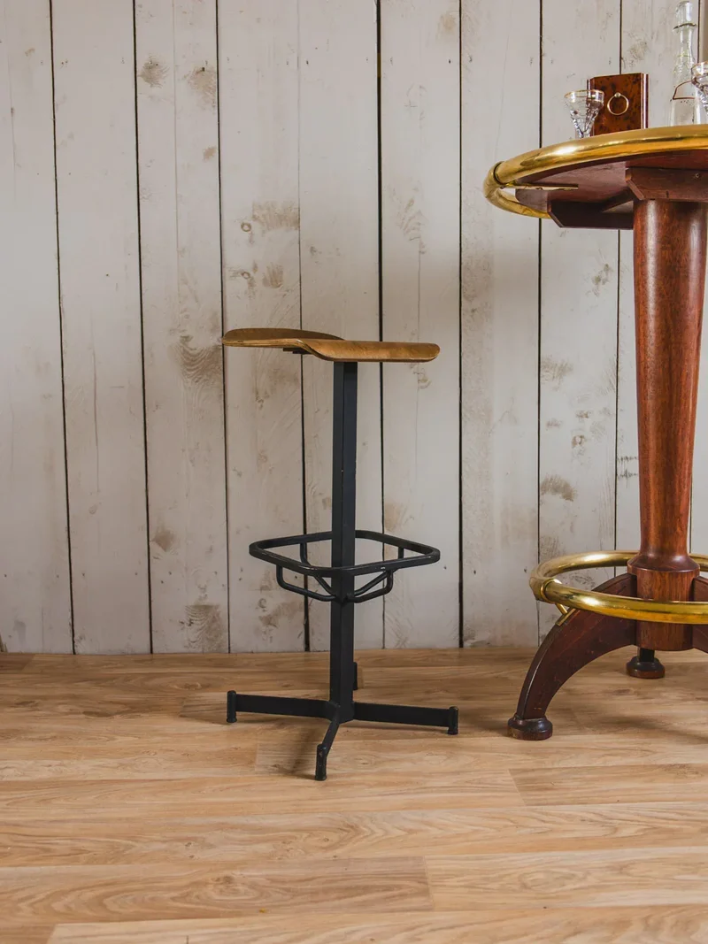 Gaston, le tabouret de bar en métal N°123