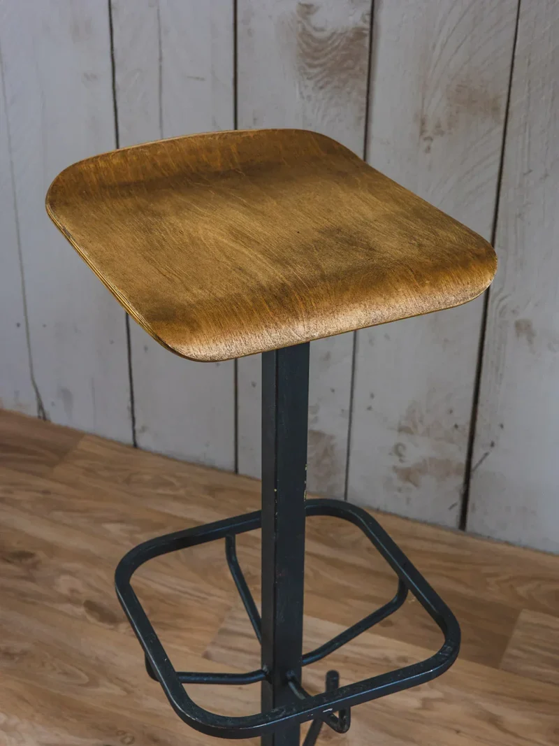 Gaston, le tabouret de bar en métal N°123
