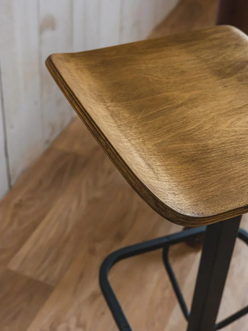 Gaston, le tabouret de bar en métal N°123