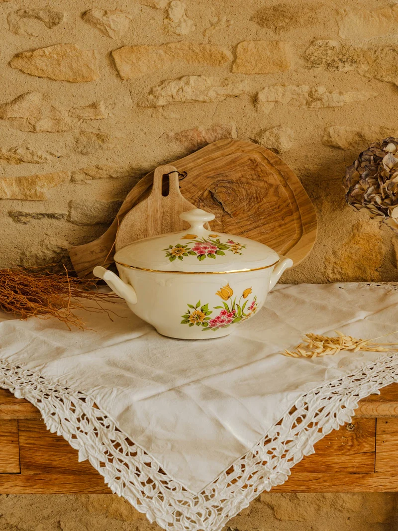 Nestor, la soupière en faïence N°497