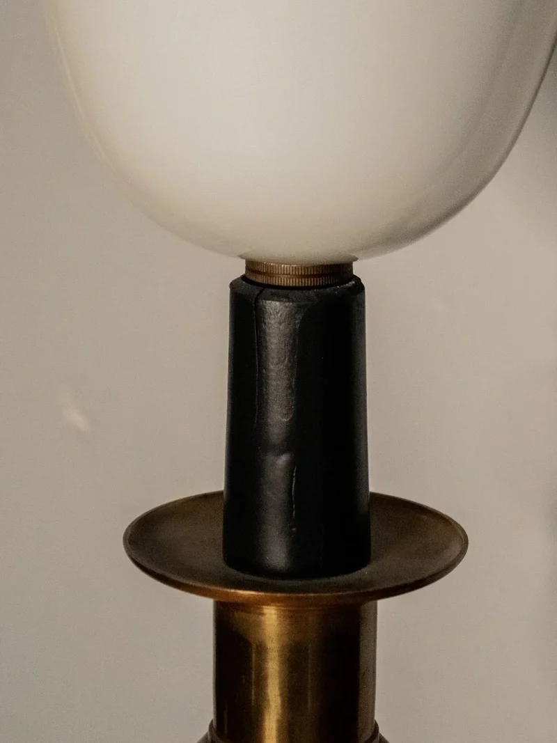 Julia, la lampe à poser en métal doré N°604