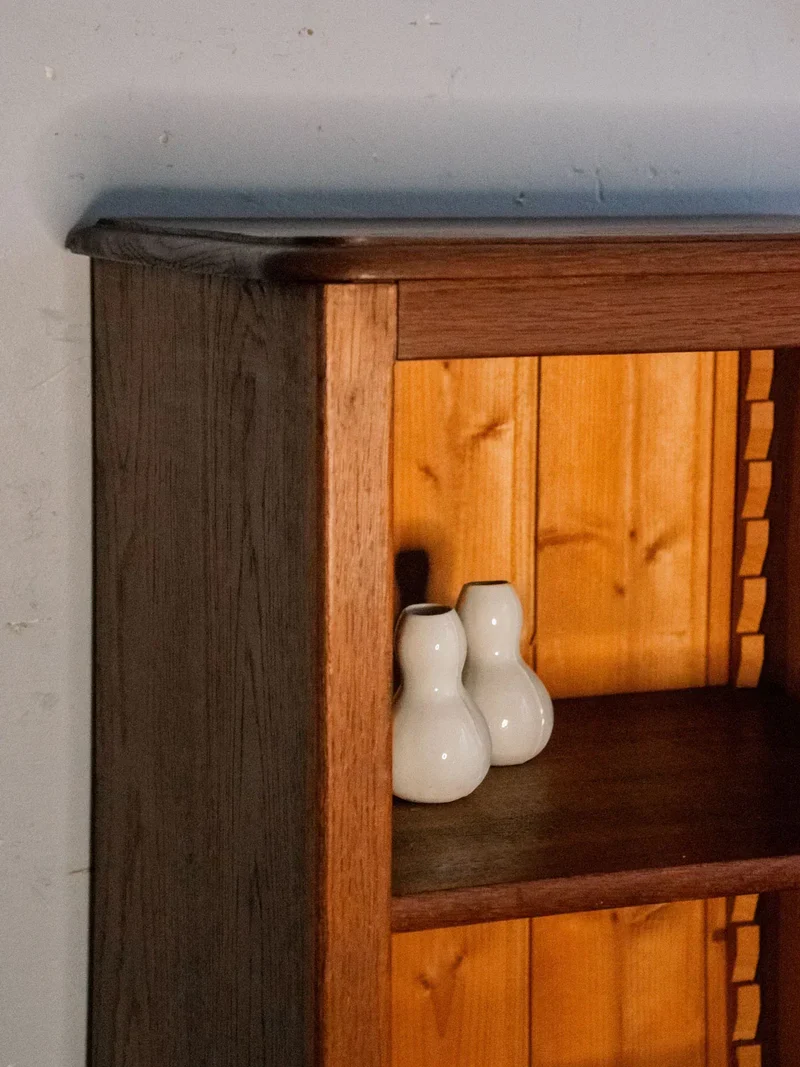 Gaëlle, la grande étagère en bois foncé N°286