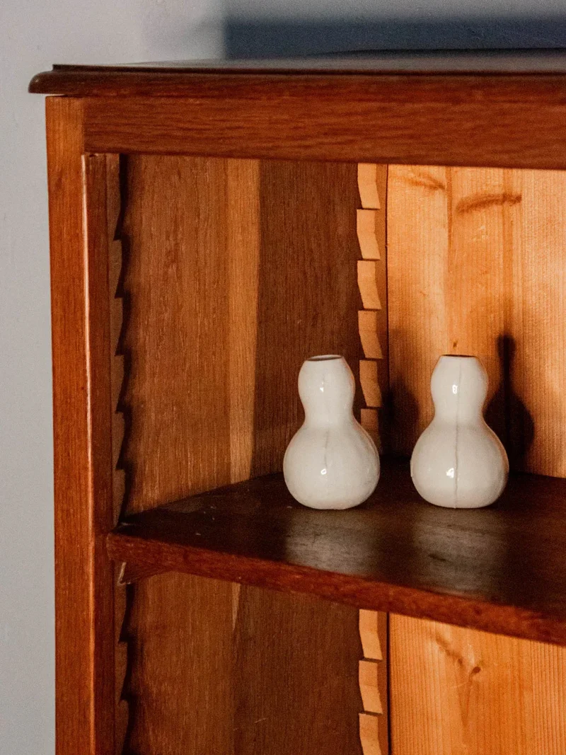 Gaëlle, la grande étagère en bois foncé N°286