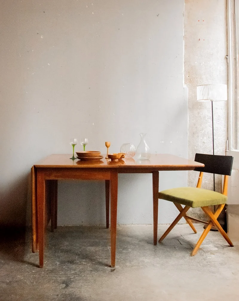Karla, la table à manger en bois de cerisier N°1045