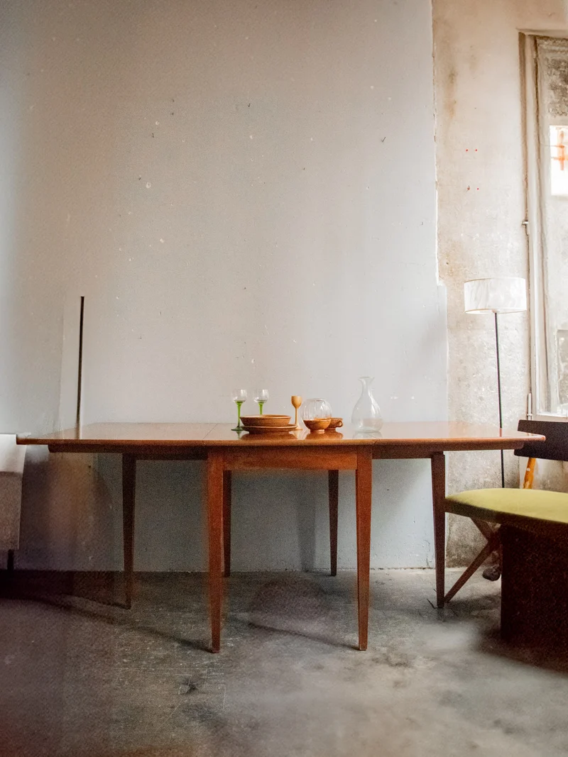 Karla, la table à manger en bois de cerisier N°1045