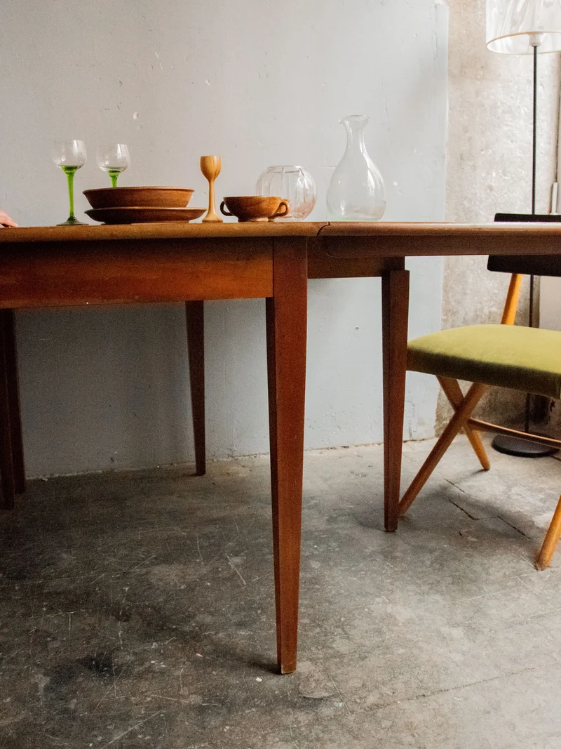 Karla, la table à manger en bois de cerisier N°1045