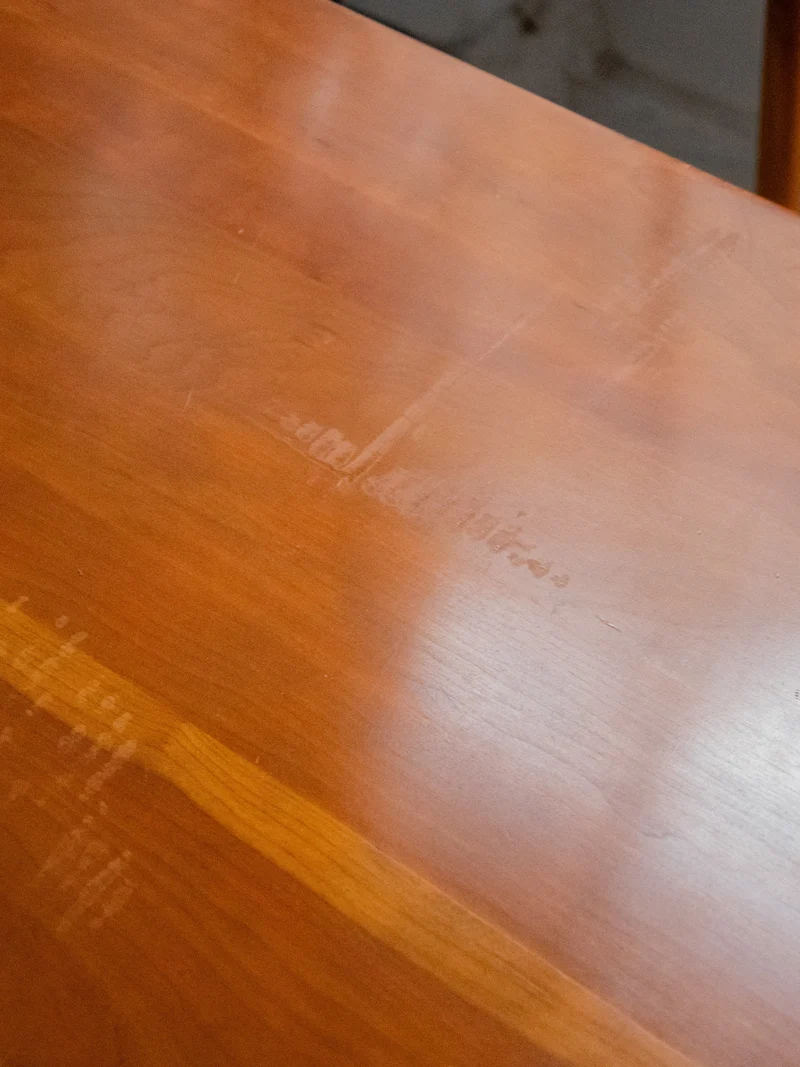 Karla, la table à manger en bois de cerisier N°1045