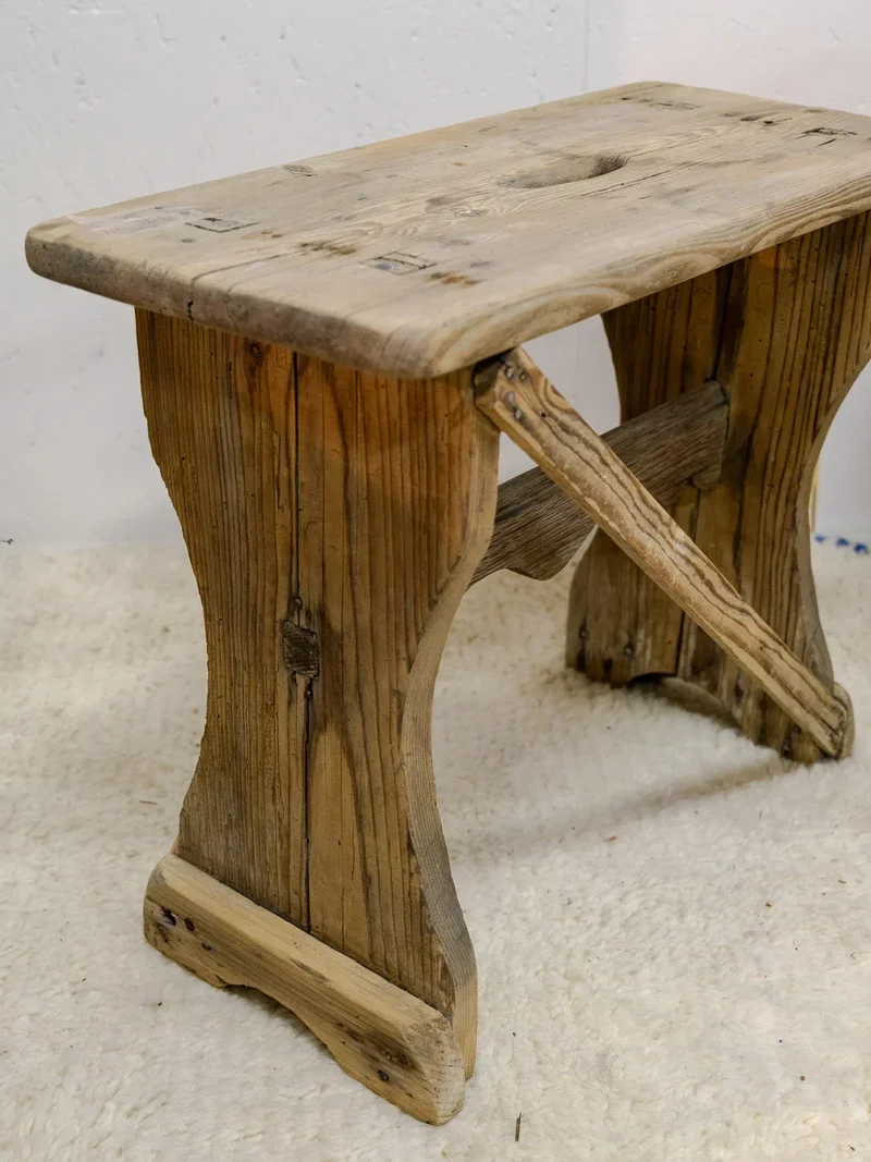 Regis, le tabouret en bois N°789