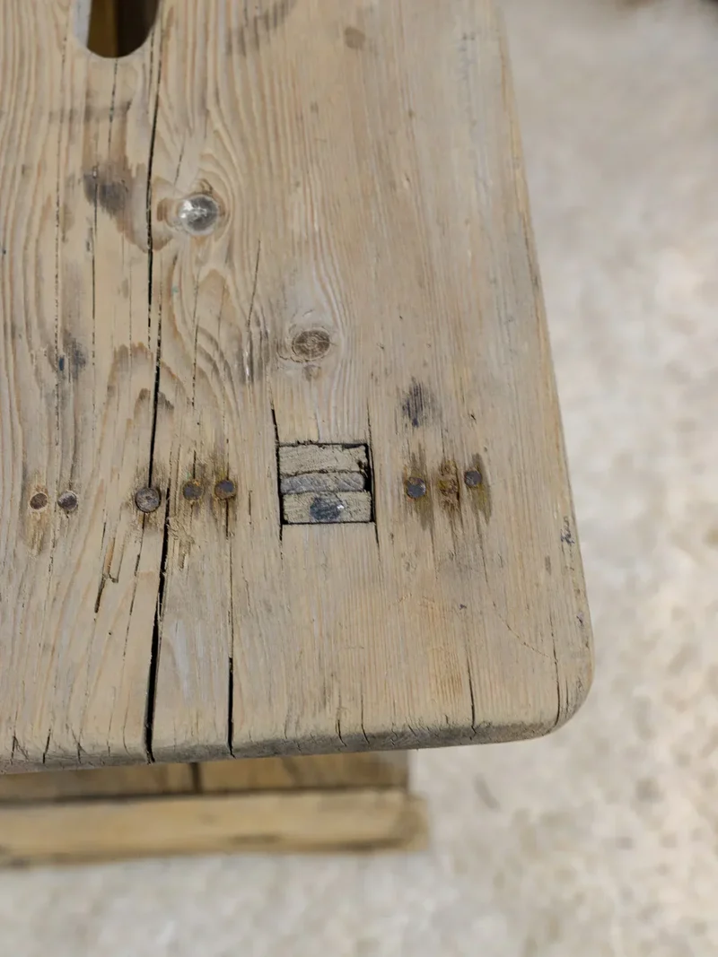 Regis, le tabouret en bois N°789