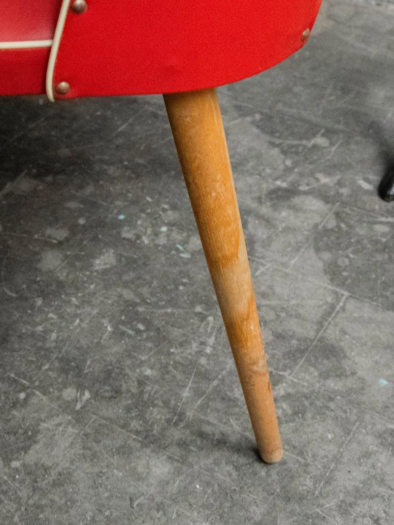Alma, la chaise en vinyle rouge et bois N°1146