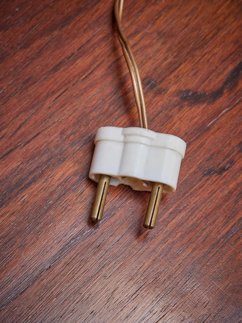 Julia, la lampe à poser en bois et verre N°573