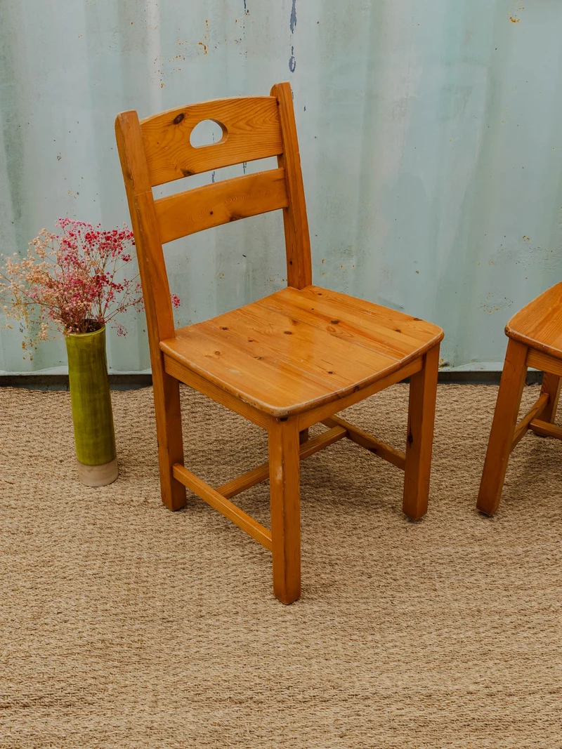Claude, la paire de chaises en bois N°852
