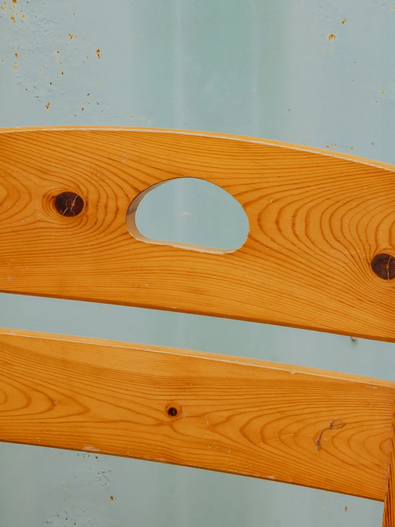 Claude, la paire de chaises en bois N°852