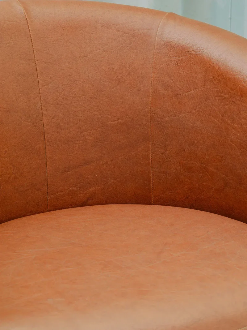 Jakob, le fauteuil marron en simili cuir N°729