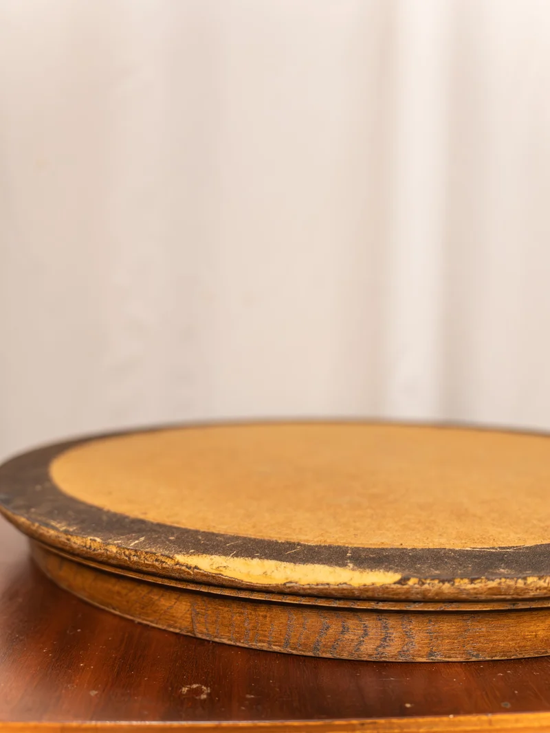 Marcel, le plateau en bois et velours N°133
