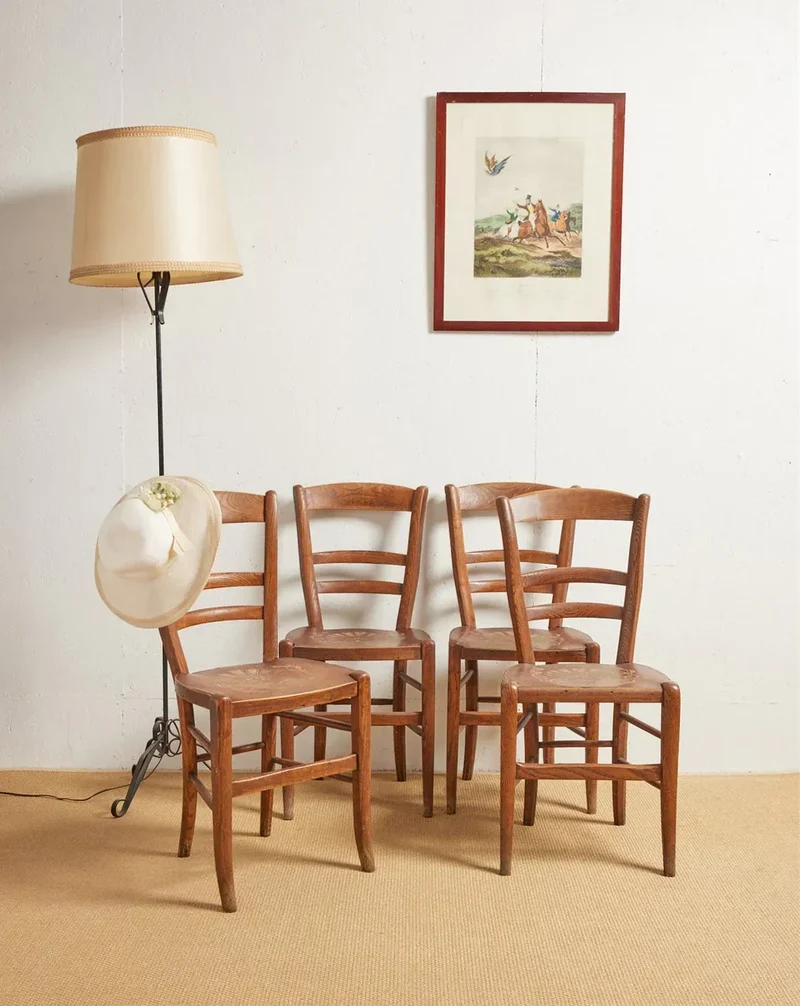 Claude, le lot de 4 chaises en bois N°816