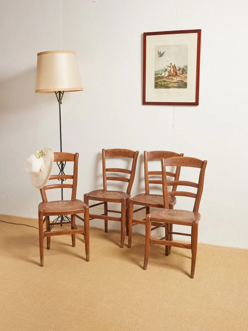 Claude, le lot de 4 chaises en bois N°816
