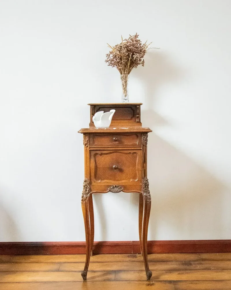 Odile, la table de chevet en bois N°606
