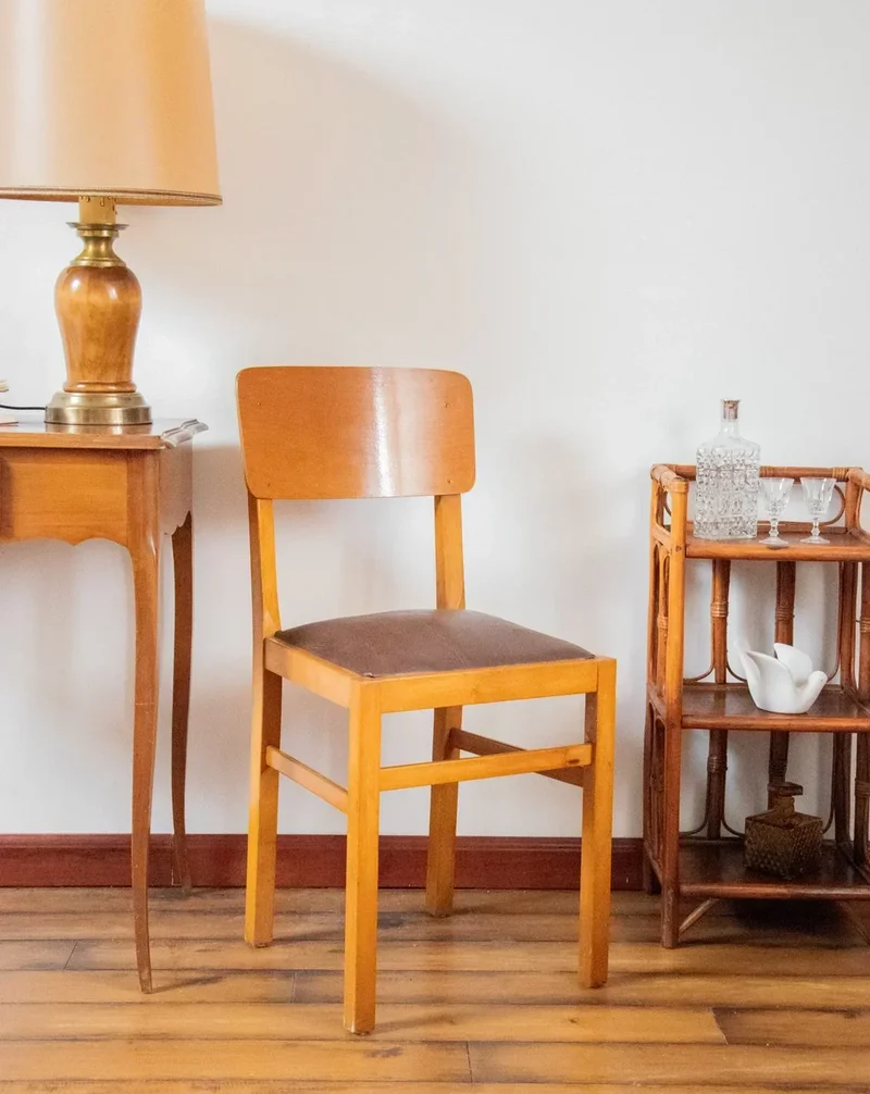 Claude, la chaise en bois N°820