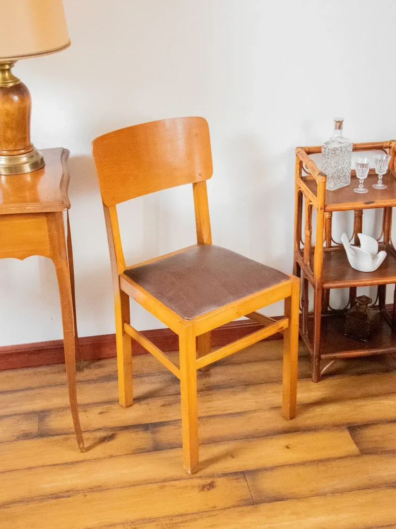 Claude, la chaise en bois N°820
