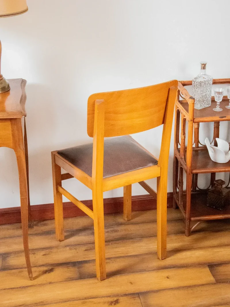Claude, la chaise en bois N°820