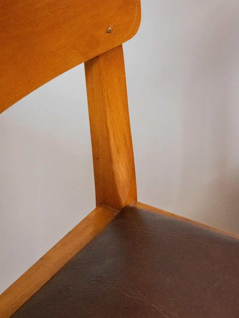 Claude, la chaise en bois N°820