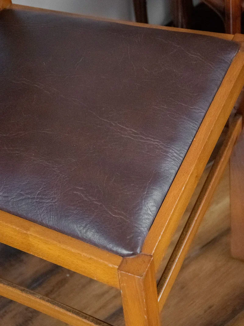 Claude, la chaise en bois N°820