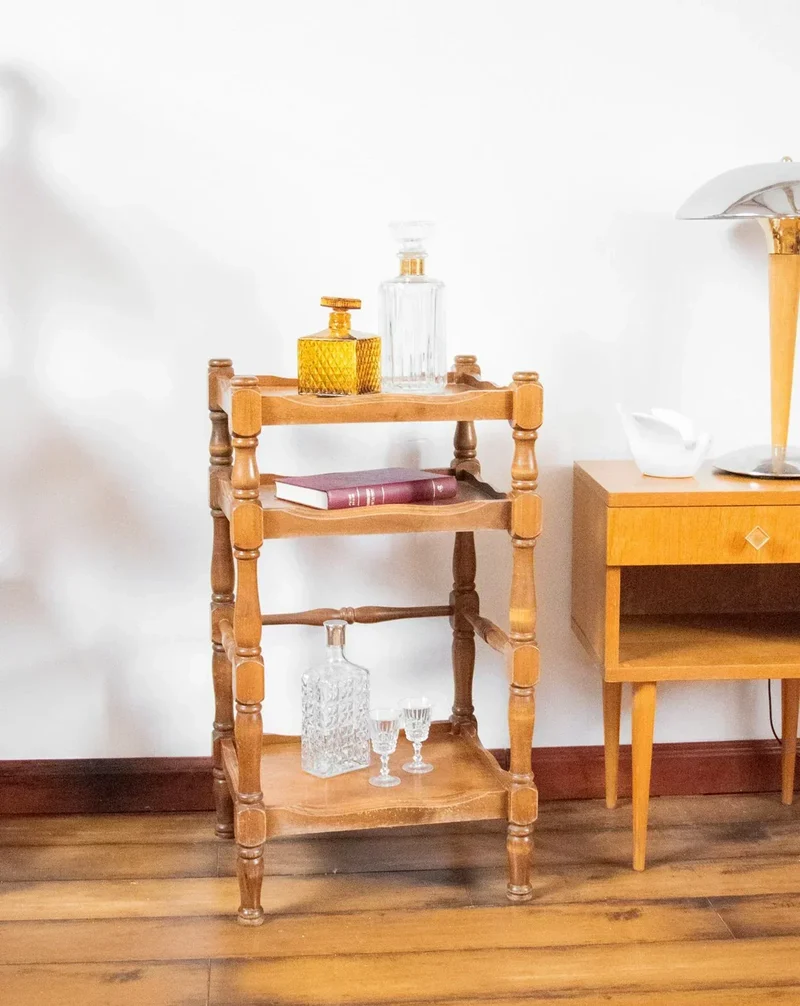 Francine, la table d'appoint en bois N°542