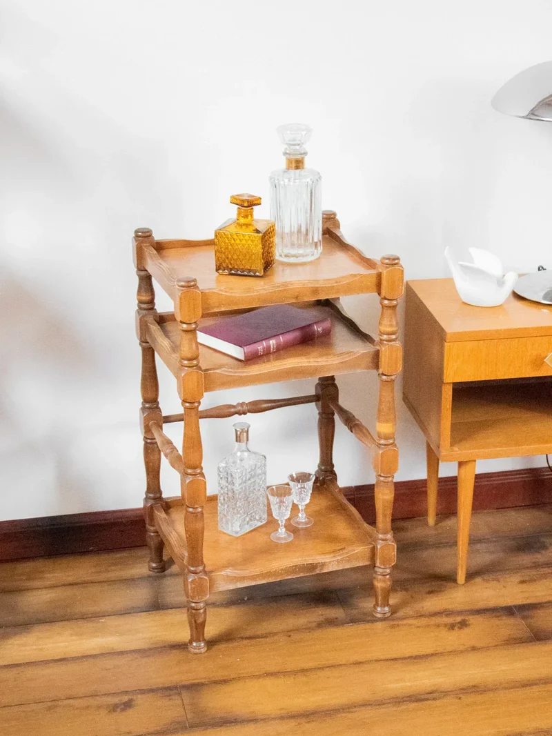 Francine, la table d'appoint en bois N°542