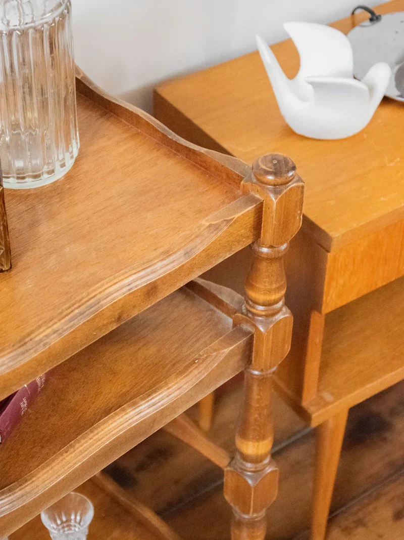 Francine, la table d'appoint en bois N°542