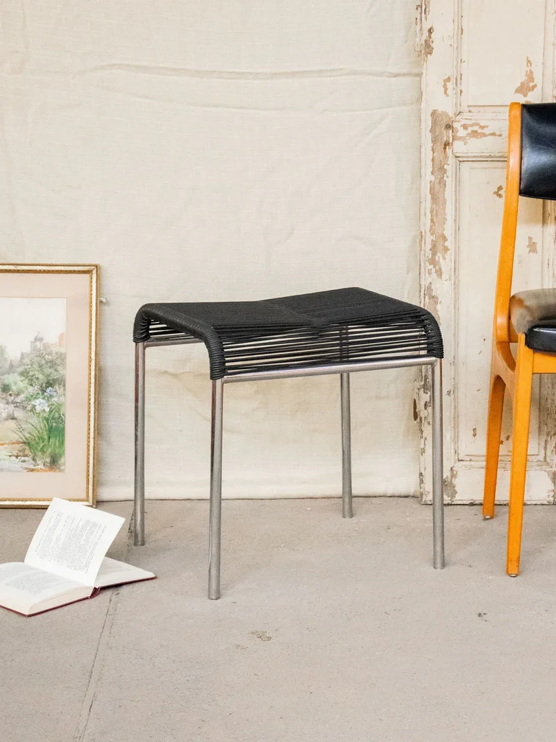 Axel, le tabouret en métal N°548
