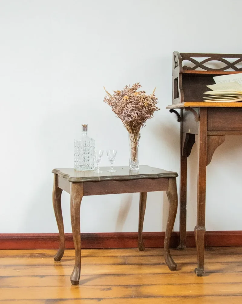 Francine, la table d'appoint en bois N°549