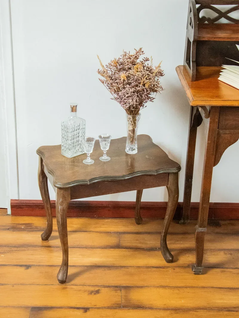 Francine, la table d'appoint en bois N°549