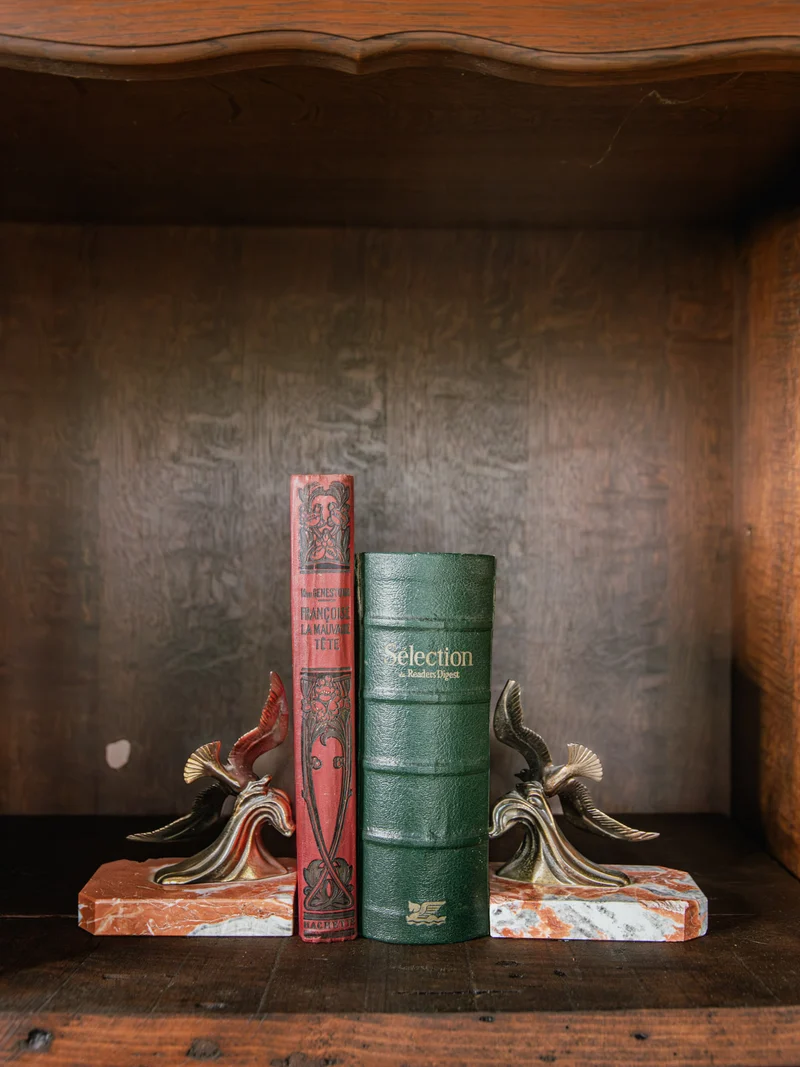 Alix, le presse livres en marbre N°546