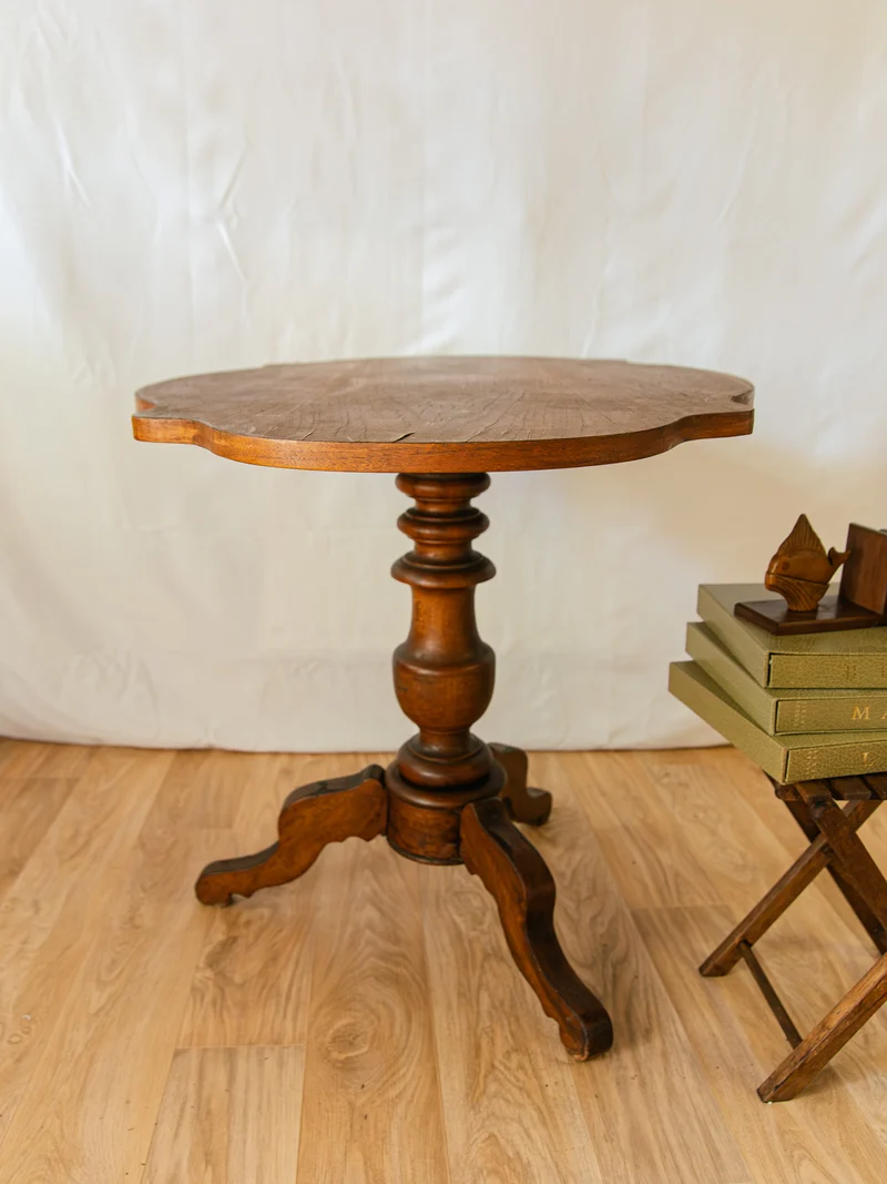 Francine, la table d'appoint en bois N°623