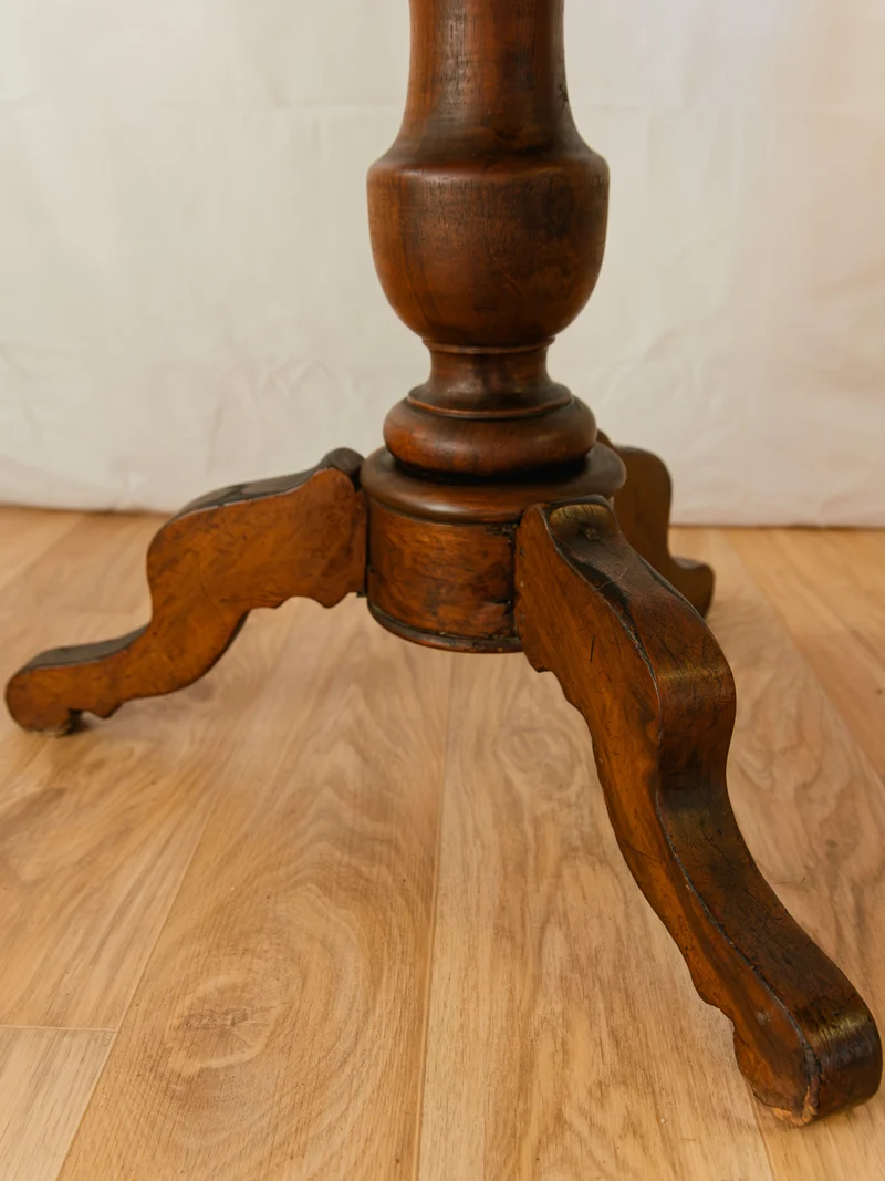 Francine, la table d'appoint en bois N°623