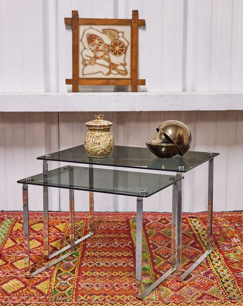 Barbara, les tables gigognes en chrome et verre N°119