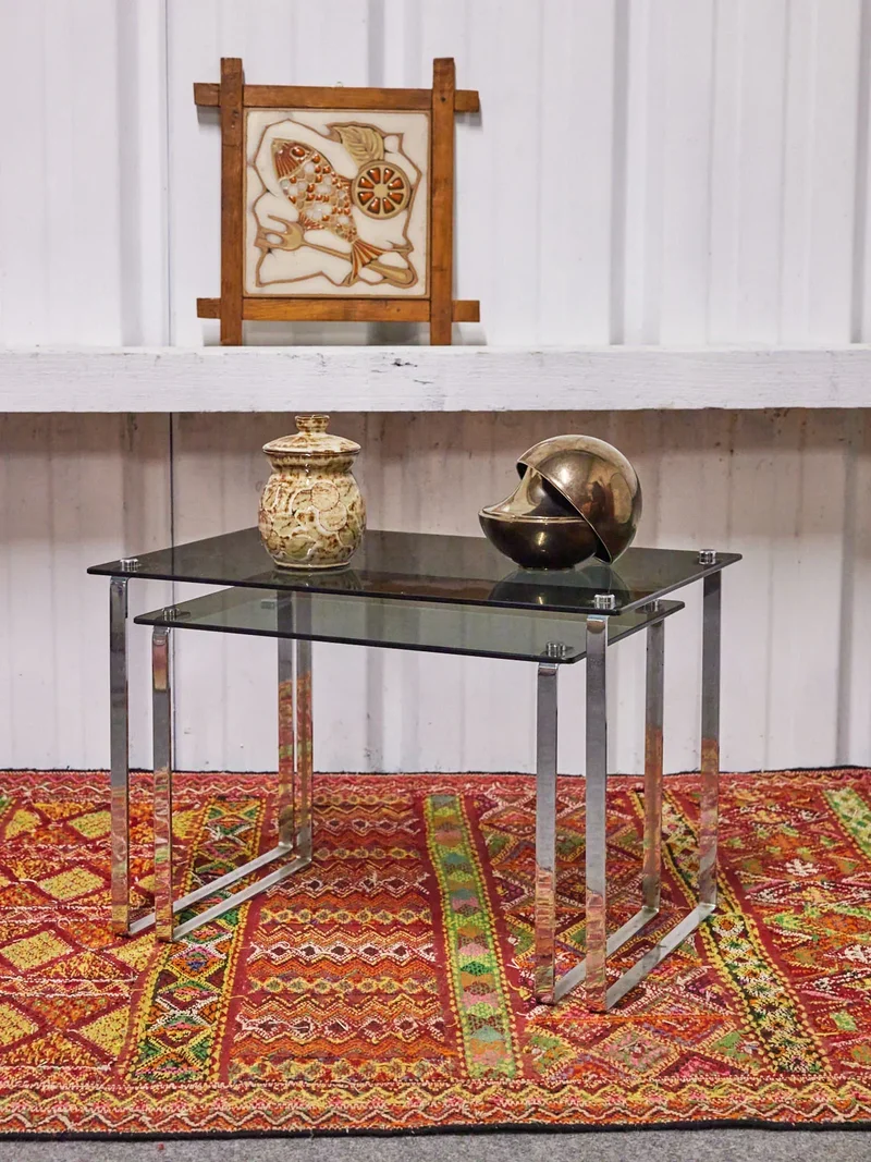 Barbara, les tables gigognes en chrome et verre N°119