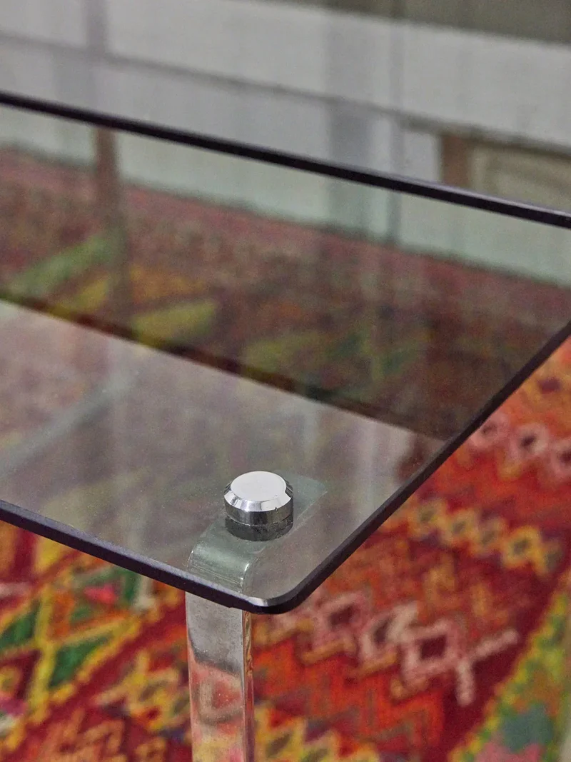 Barbara, les tables gigognes en chrome et verre N°119