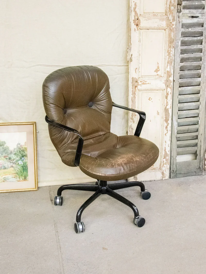 Jakob, le fauteuil KNOLL en simili cuir N°717