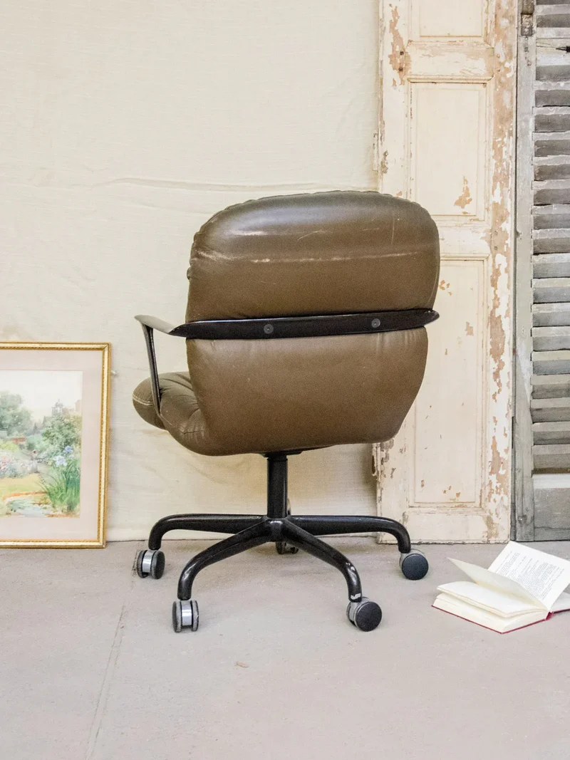 Jakob, le fauteuil KNOLL en simili cuir N°717